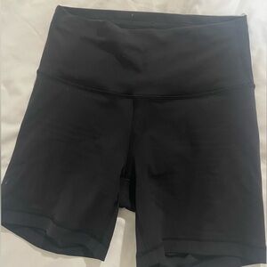 Lululemon Wunder Train 6”in shorts